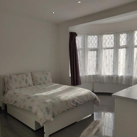 Stunning Double Room in Harrow London Exterior foto