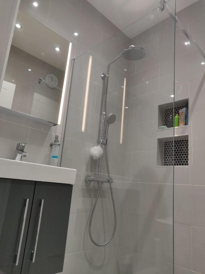 Stunning Double Room in Harrow London Exterior foto