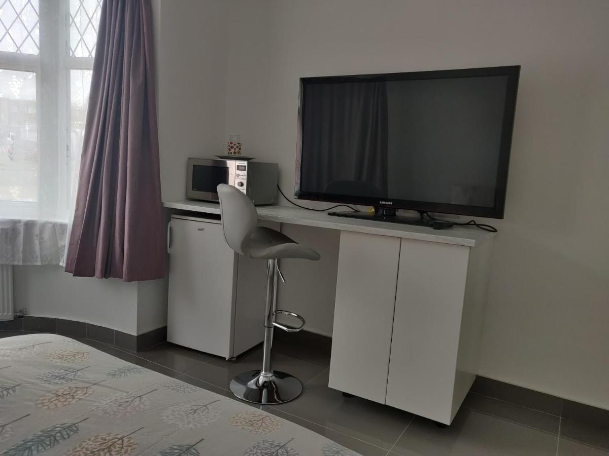 Stunning Double Room in Harrow London Exterior foto